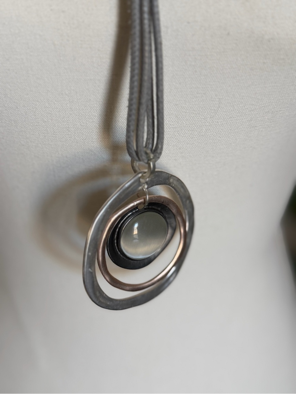 Vintage Silver & Grey Layered Floating Rings Moonstone Pendant Necklace - Picture 2 of 4